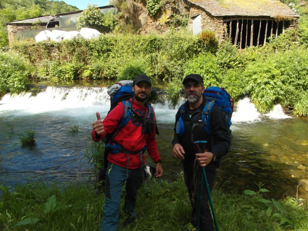 tocho y yo haciendo el Camino Santiago